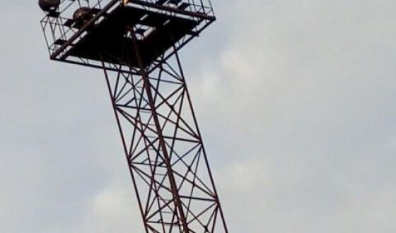 Снігурівка: на освітлювальній вежі стадіону вивісили український прапор (фото)