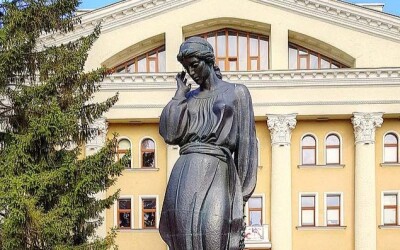 До 400-річчя Марусі Чурай презентували брошуру про єдиний в Україні пам’ятник піснярці