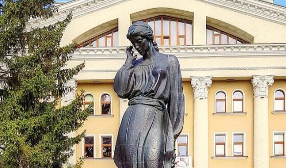 До 400-річчя Марусі Чурай презентували брошуру про єдиний в Україні пам’ятник піснярці