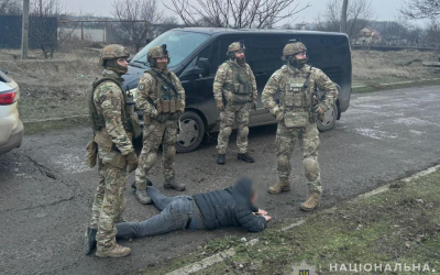 На Дніпропетровщині поліція затримала двох депутатів та кримінального авторитета, які вимагали 60 000 доларів у ексзаступника мера