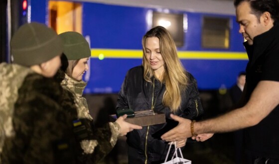 Прикордонники подякували Анджеліні Джолі – гуманітарній діячці за підтримку України