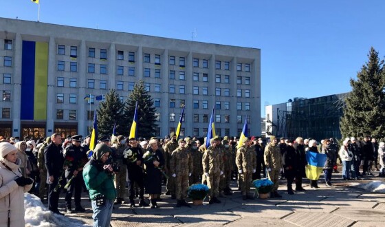 Вшанування Небесної Сотні у Полтаві: ритуальний церемоніал, хода пам’яті, віче «З Україною назавжди!»