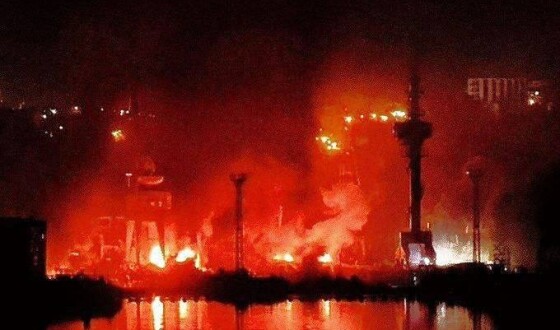 Нічна атака на Севастополь: росія втратила два кораблі