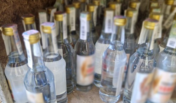 Нацполіція у Дніпрі ліквідувала масштабну мережу підпільного виробництва та збуту алкогольного фальсифікату, вилучивши продукцію на понад 4 млн грн