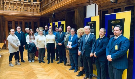 Спікер парламенту Португалії відкрив виставку про Україну