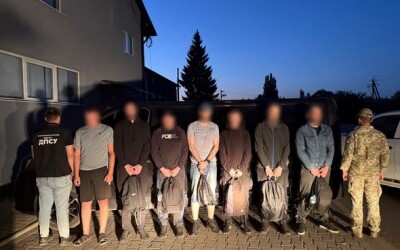 На Буковині шістьох чоловіків і переправника затримано дорогою до кордону