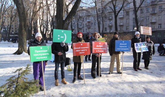 Євромайданівці зустріли учасників «антимайдану» плакатами «Заходи к нам на чай!»