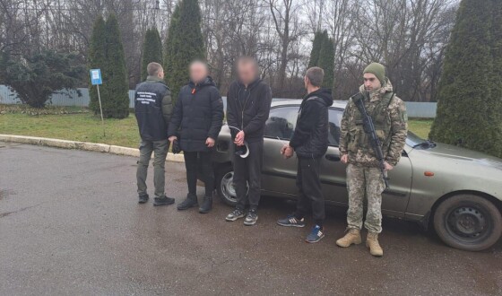 На кордоні з Угорщиною прикордонники затримали двох закарпатських «розвідників», які планували переправити за кордон киянина