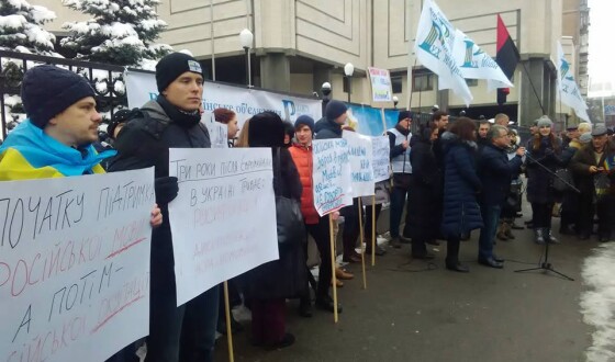 У Києві пікетувати Конституційний суд з вимогою скасувати мовний закон Ківалова-Колісніченка