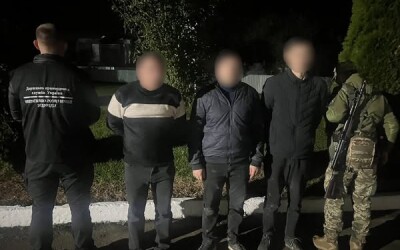 На Закарпатті  прикордонники затримали трьох «мандрівників» та  переправника