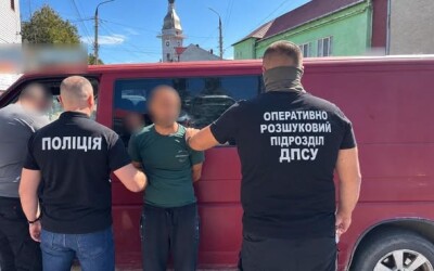 Прикордонники затримали переправника, який доставив до кордону порушника та отримав 7 тисяч доларів