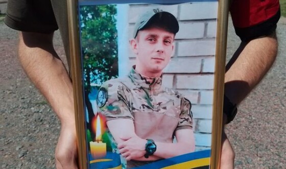 У Сумах поховали мужнього воїна Олексія Ромася