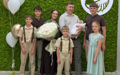 Попри демографічну кризу: в столичному пологовому у родини народилась дев’ята дитина
