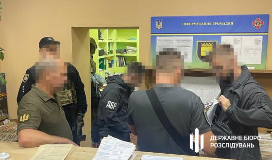 У Краматорську виготовляли фіктивні документи для виїзду військовозобов’язаних громадян за кордон