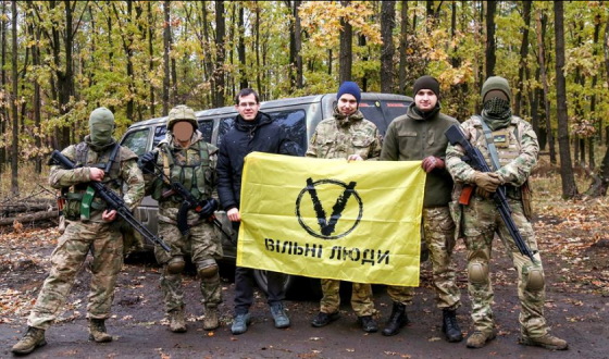 Представники мережі Вільні Люди передали допомогу добровольцям-розвідникам на передову