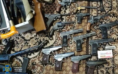 СБУ затримала банду «чорних зброярів», які продавали криміналітету трофейні кулемети та снайперські гвинтівки