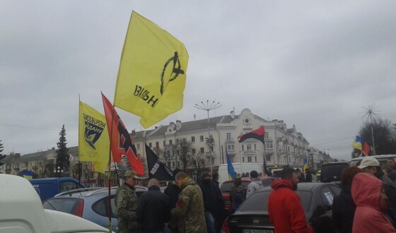 В Чернігові &#8220;Вільні люди&#8221; відвідали об&#8217;єкти окупаційного бізнесу з попереджувальними візитами