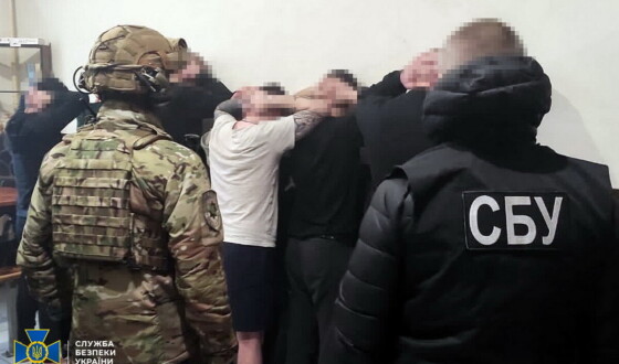 СБУ викрила в’язня Житомирської виправної установи, який видурював гроші у родичів українських військових