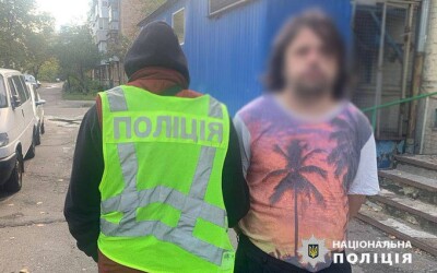 Поліцейські Києва затримали чоловіка, який на Хрещатику принижував загиблих військовослужбовців