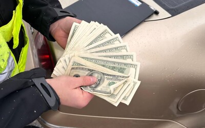 «Оберіг» за 5600 доларів: поліцейські Житомирщини затримали підозрюваних у корупційній схемі