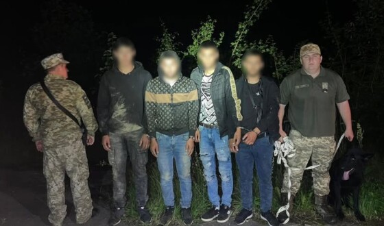 Поблизу кордону зі Словаччиною зупинили четвірку порушників