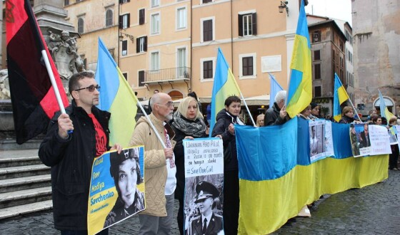 Українці Риму провели акцію за визволення Надії Савченко та зібрали гроші на черговий тепловізор