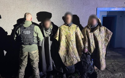 Прикордонники зупинили незаконний похід ухилянтів у плащах-невидимках до Молдови