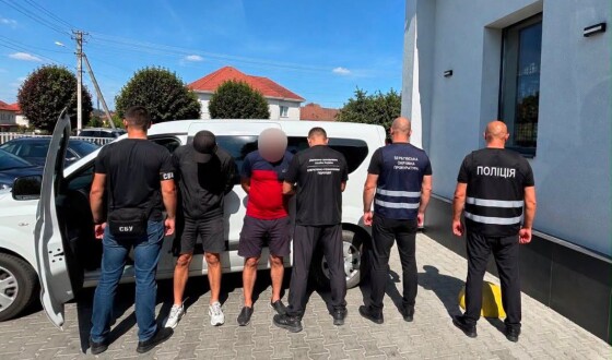 На Закарпатті прикордонники затримали двох переправників