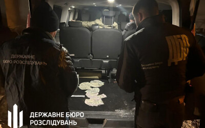 У Києві ДБР викрило масштабну оборудку з викрадання військового одягу з частини та продажу його за демпінговими цінами