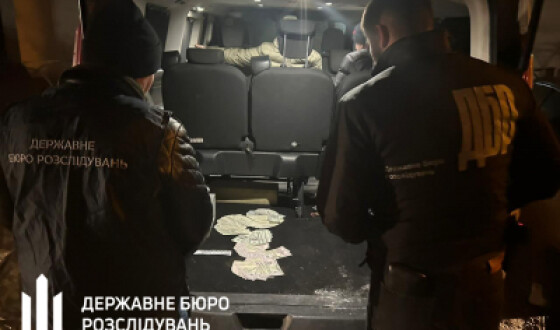 У Києві ДБР викрило масштабну оборудку з викрадання військового одягу з частини та продажу його за демпінговими цінами