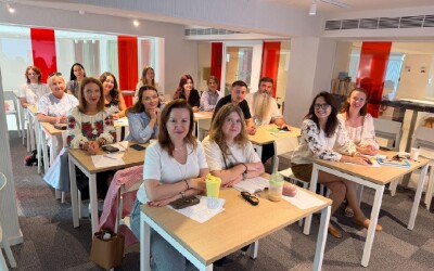 Радіодиктант без кордонів: як українці зі спільноти Strichka писали текст єдності від Перу до Шотландії