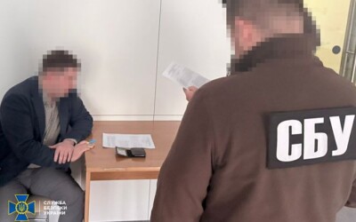СБУ та Нацполіція викрили топпосадовця КМДА, який протягом повномасштабної війни відпочивав за кордоном під виглядом службових відряджень