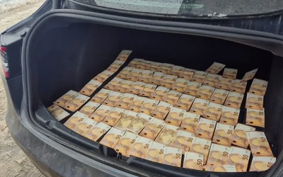 На Буковині ДВБ Нацполіції та СБУ викрили групу зловмисників, які організували схему складання теоретичних іспитів з водіння за допомогою шпигунського обладнання