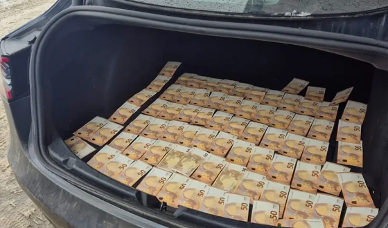 На Буковині ДВБ Нацполіції та СБУ викрили групу зловмисників, які організували схему складання теоретичних іспитів з водіння за допомогою шпигунського обладнання