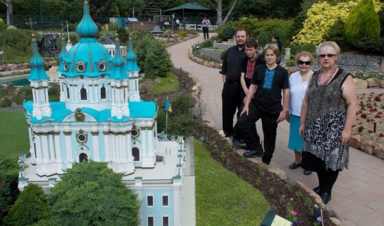 Собор Св. Андрія &#8211; мініятюра в парку в Канберрі