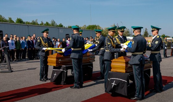 У пункті пропуску «Ужгород» зустріли прах Андрія Мельника