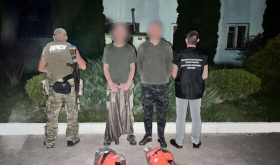 Двох жителів Івано-Франківщини прикордонники зупинили неподалік від інженерних загороджень державного кордону