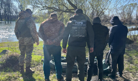 Прикордонники затримали злочину групу, яка переправляла на гумовому човні через Дунай