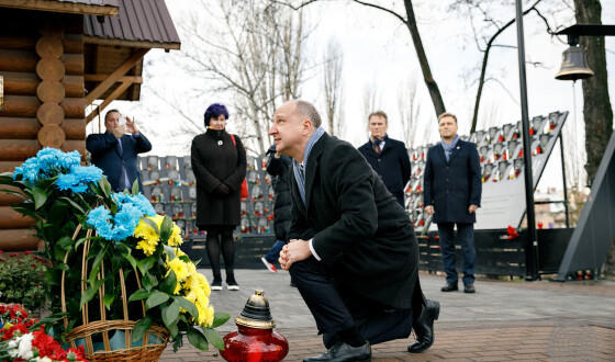 Польський високопосадовець Войцех Коларський  вшанував Героїв Небесної Сотні