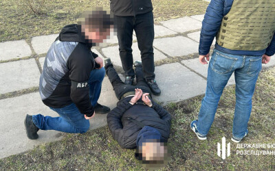 На Одещині суд відправив правоохоронця до в’язниці за спробу налагодити канал переправлення чоловіків за кордон