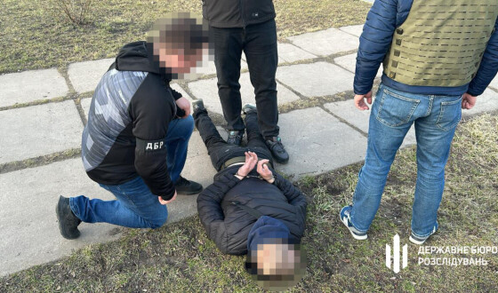 На Одещині суд відправив правоохоронця до в’язниці за спробу налагодити канал переправлення чоловіків за кордон