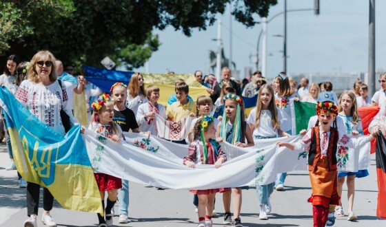 Вишиванкова хода українців Португалії в місті Порту (фотогалерея)