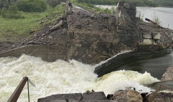 Росіяни підірвали дамбу на Карлівському водосховищі (фото, відео)