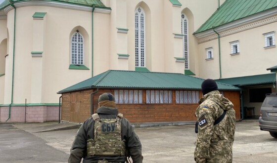 СБУ виявила в єпархіях УПЦ (МП) агітаційні листівки об’єднання Медведчука, російські «триколори» та колишні склади окупантів