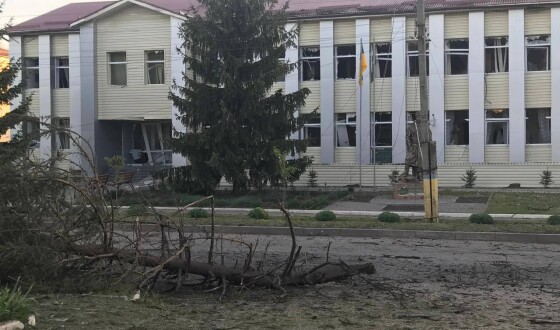 На Харківщині вночі ворог знову завдав авіаудару, влучивши у центральну частину селища Золочів