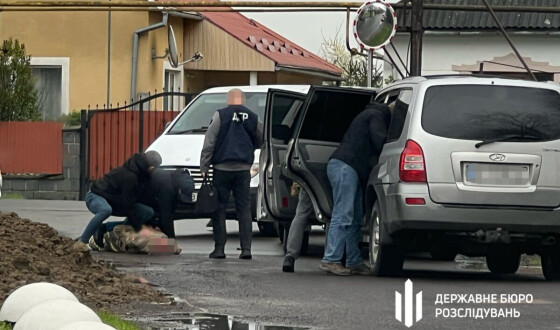 На Закарпатті ДБР затримало військового посадовця за вимагання грошей у підлеглих