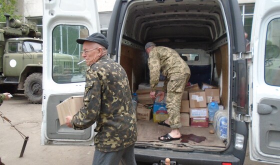 Полтавські волонтери виїжджали із зони АТО на самих дисках, колеса авто обстріляли з «зеленки»