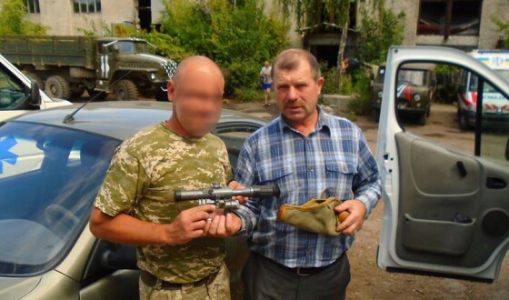 Волонтери з Полтави передали військовим оптичний приціл