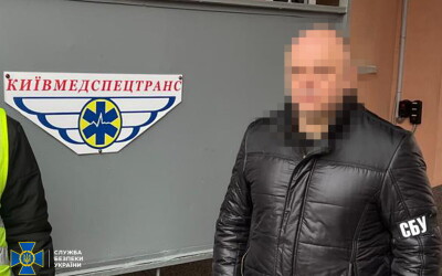 СБУ та Нацполіція викрили посадовця КМДА та його спільників, які під час війни розікрали понад 6 млн грн на закупівлях до карет швидкої допомоги