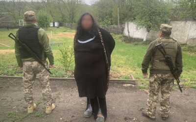 Біля кордону з Молдовою затримали 26-річного чоловіка в жіночому вбранні